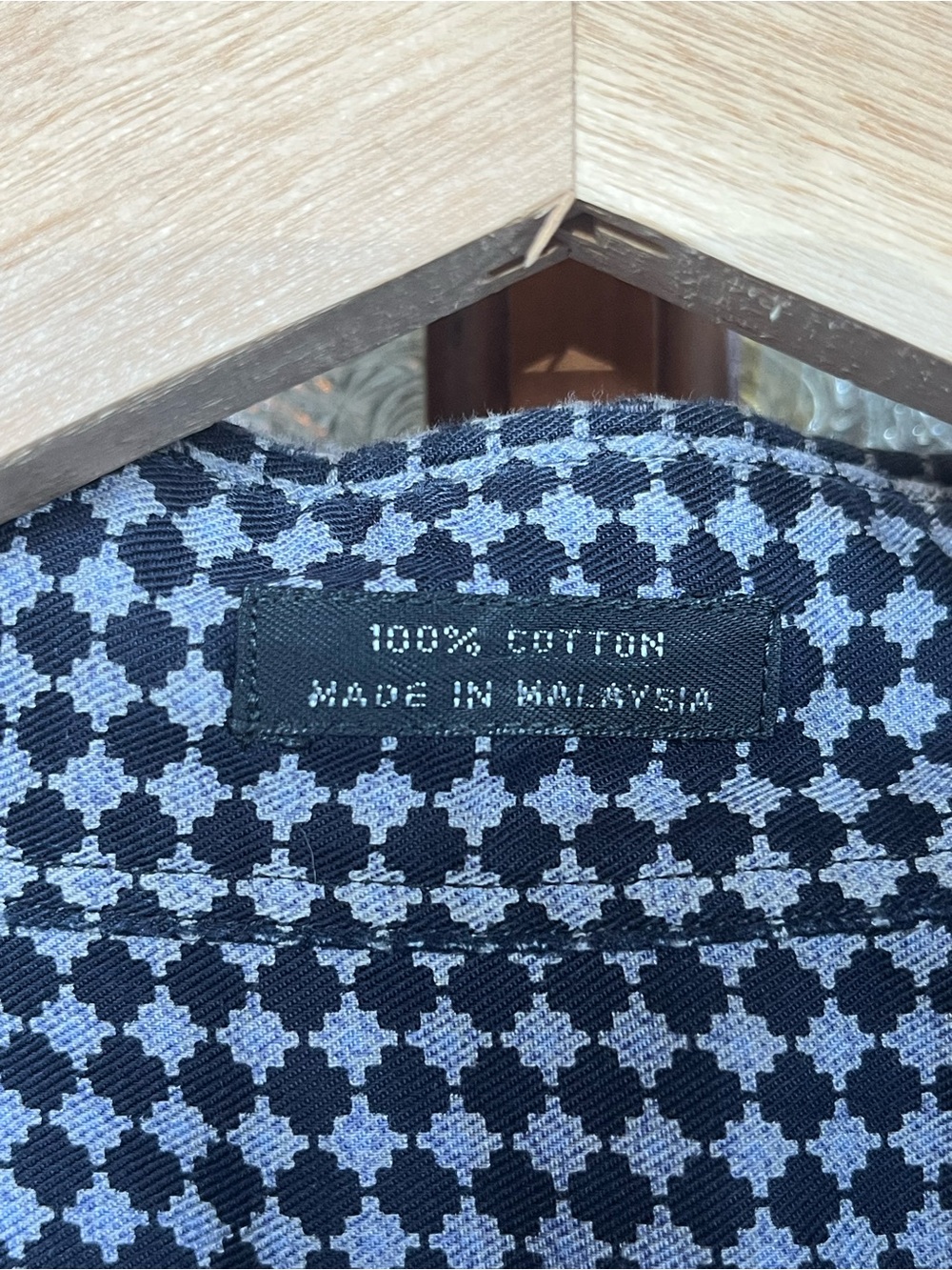 Long-Sleeve Patterned Button-Up Shirt - Picture 3 of 8